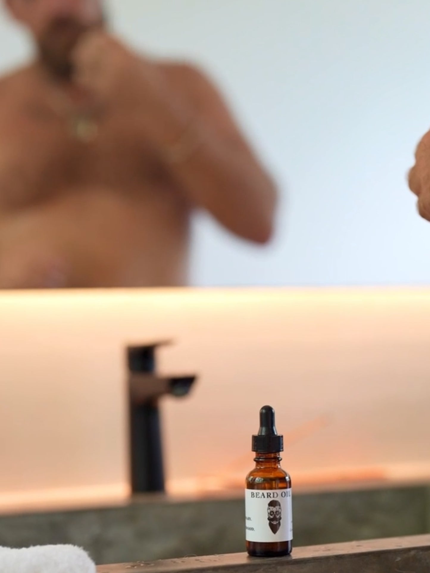 Dry, itchy beard? Flaky skin underneath? Patchy or coarse growth? Ayurvedic Beard Oil is the solution your grooming routine has been waiting for. This all-natural, nutrient-dense formula doesn’t just sit on your hair—it goes deep, treating the skin beneath to encourage healthy growth and all-day comfort.